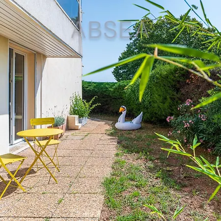 Lägenhet Nice Garden Apartment Pool Parking Air Conditioning Family Friendly Nice