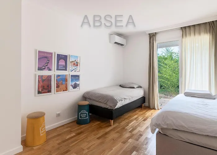 Nice Garden Apartment Pool Parking Air Conditioning Family Friendly Lägenhet